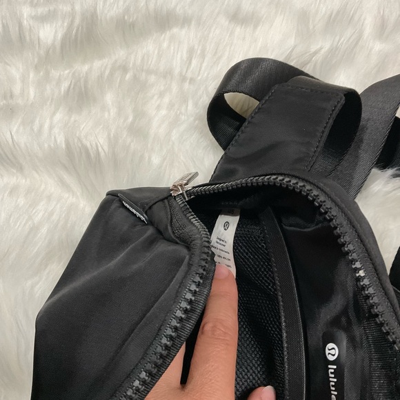 Lululemon Everywhere Belt Bag - Picture 10 of 13